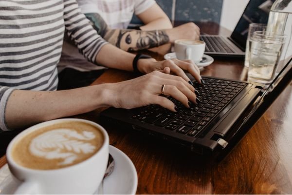 Cafeteria e Trabalho Remoto: Como Transformar sua Cafeteria em Escritório