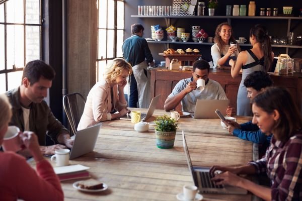 Cafeterias Pequenas e Aconchegantes: Dicas para Maximizar Seu Espaço e Conforto